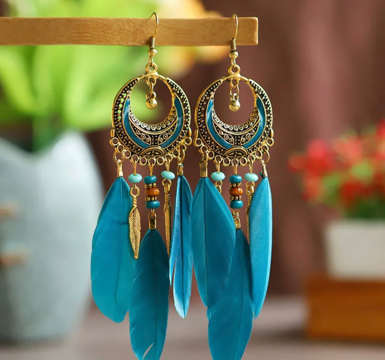 Bohemian dangle earrings half moon feather - Light Blue