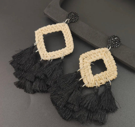 Boho statement raffia diamond shaped tassel earrings - Black