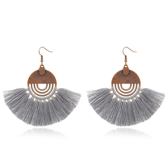 Boho fan tassel earrings - Grey