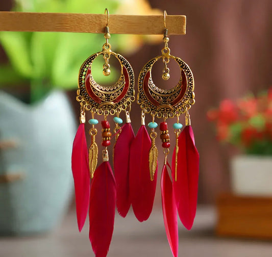 Bohemian dangle earrings half moon feather - Red