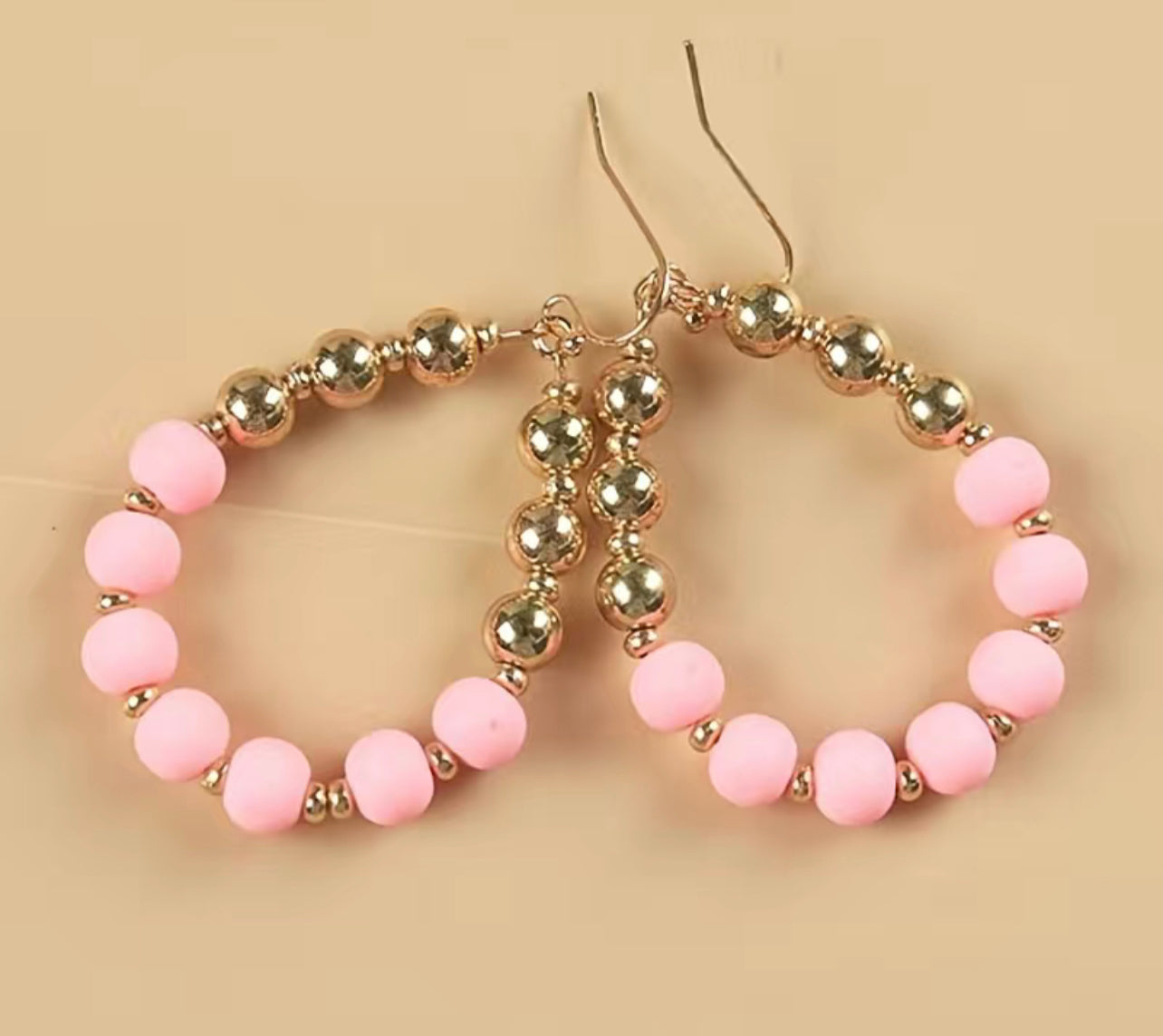 Gold tone beaded teardrop earrings - Pink