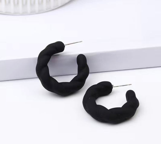 Twist hoop acrylic earrings - Black