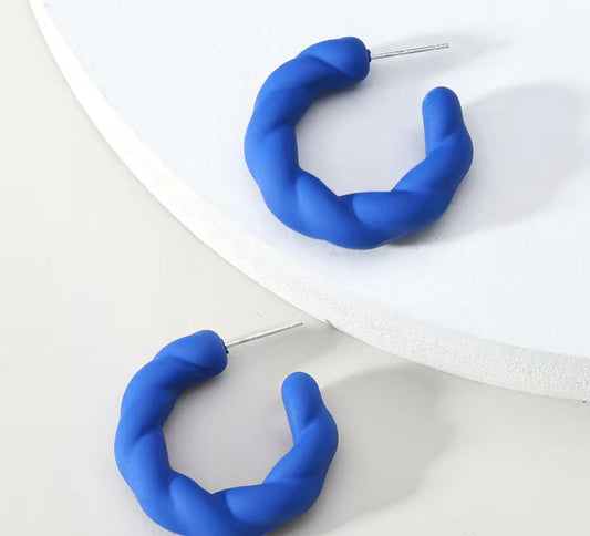 Twist hoop acrylic earrings - Royal Blue